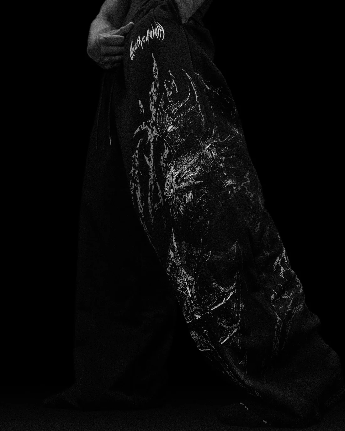 Fallen Knight Uncuffed Banana shape sweatpants VOID BLACK.webp Fallen Knight Uncuffed Banana shape sweatpants VOID BLACK.webp